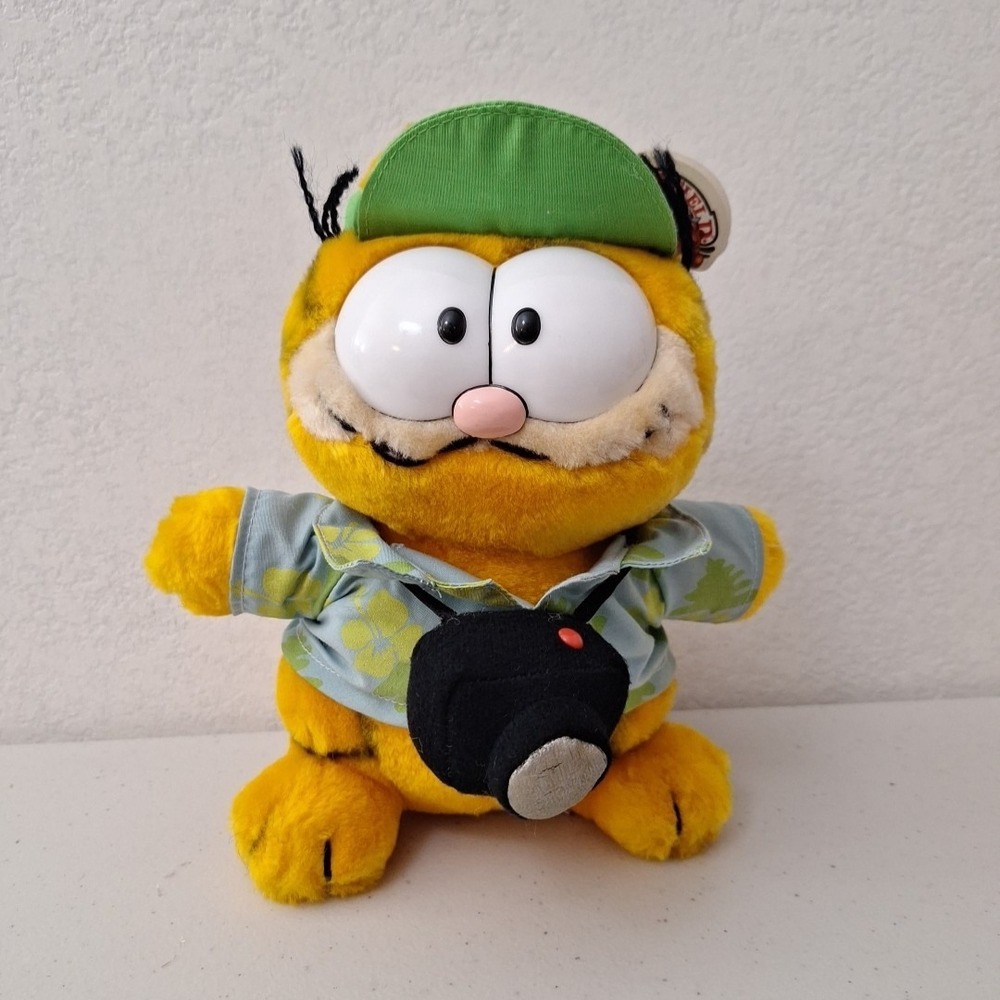 Vintage 1981 DAKIN Garfield Cat "Tourist" w/Camera Plush Stuffed Toy Tourist NWT
